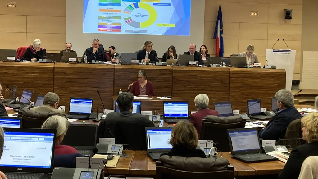 Réforme des politiques sociales : le Département de l'Aveyron investit 100 millions en 2026