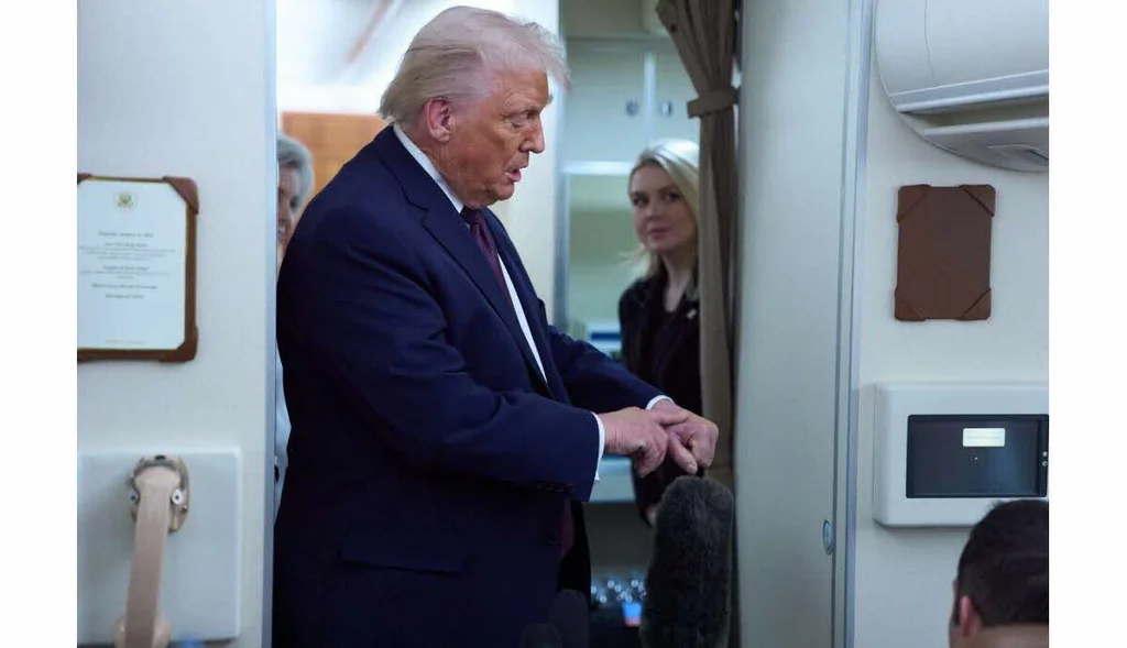 Trump: ecchymose à la main à Davos et explications