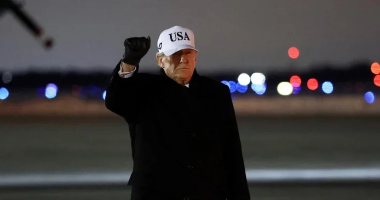 Trump menace l'Iran: le temps est compté et une armada en route