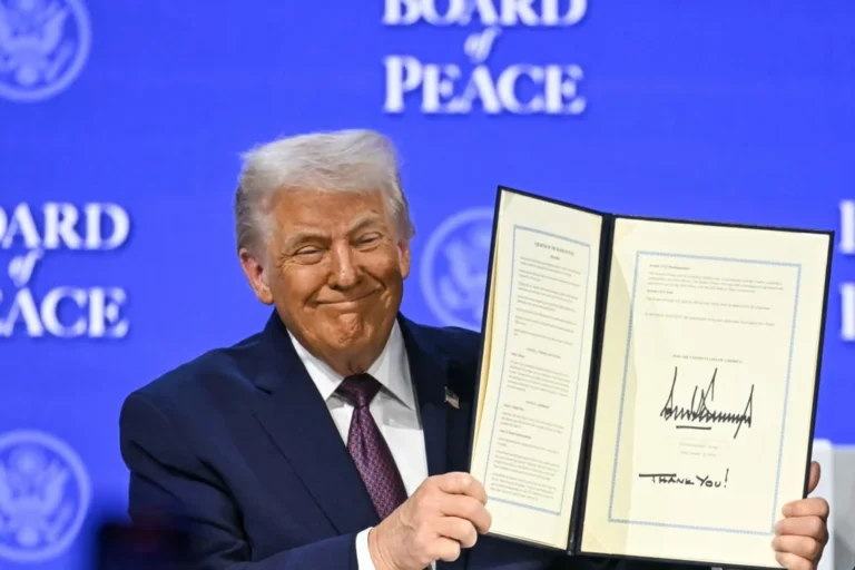 Trump signe le Conseil de paix à Davos, mandat élargi et réactions