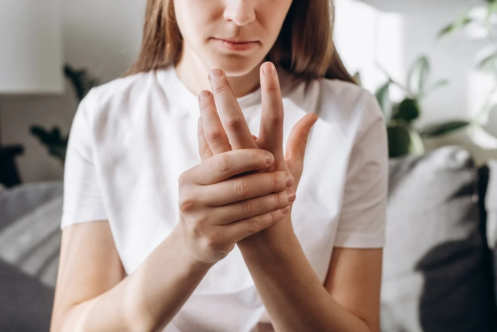Diabète précoce : reconnaître les symptômes visibles sur la main