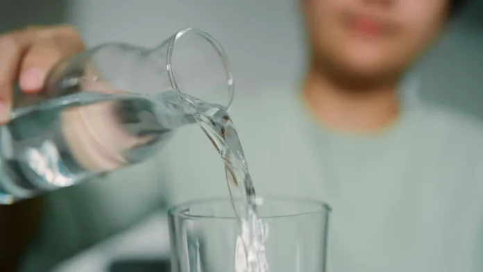 Eau du robinet ou en bouteille : Quelle choisir pour votre santé ?