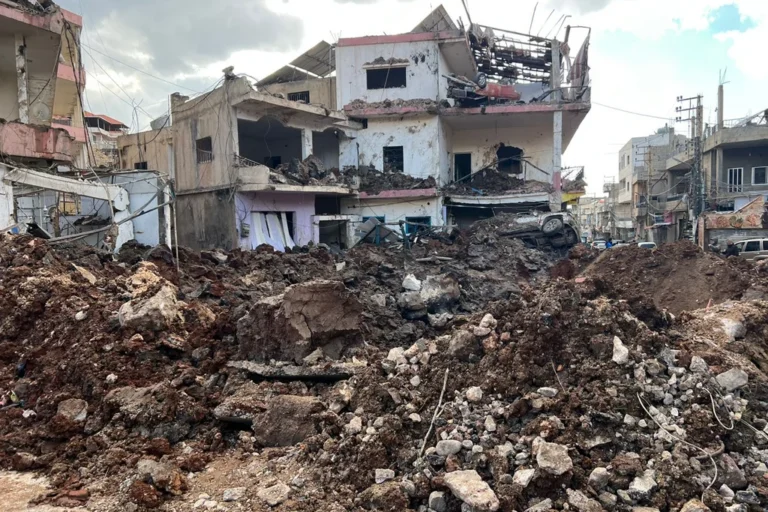 Escalade au Liban : bombardements israéliens et frappes du Hezbollah