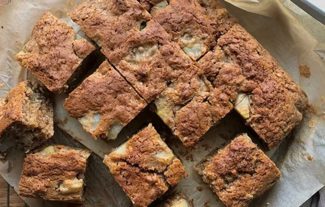 Gâteau végan aux noix et poires, moelleux et parfumé