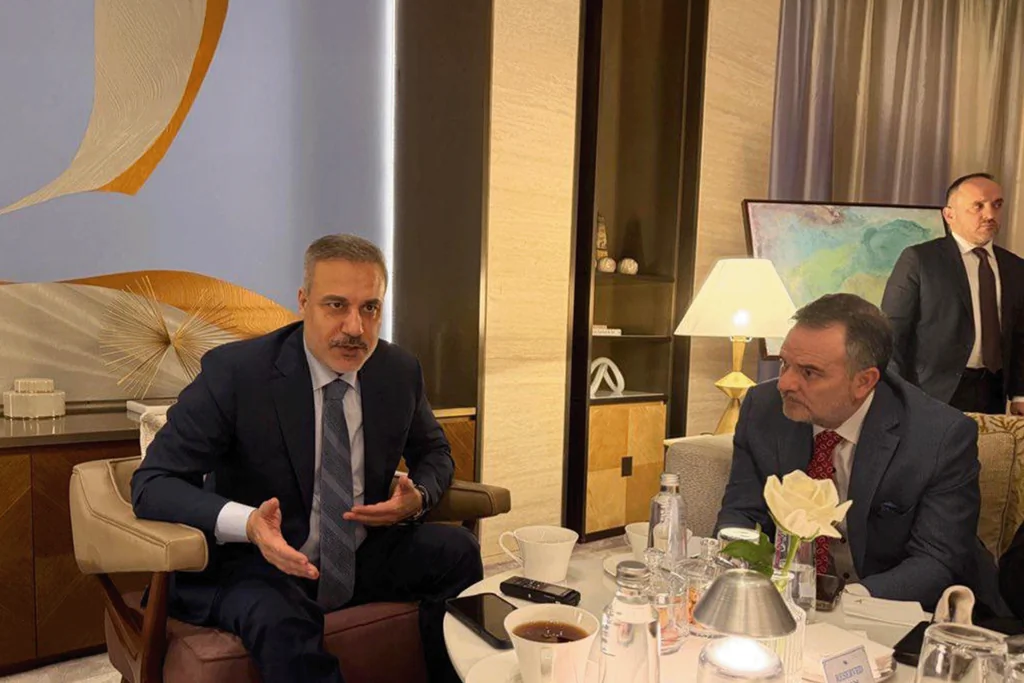 Hakan Fidan au Golfe: tournée diplomatique marquée par des attaques