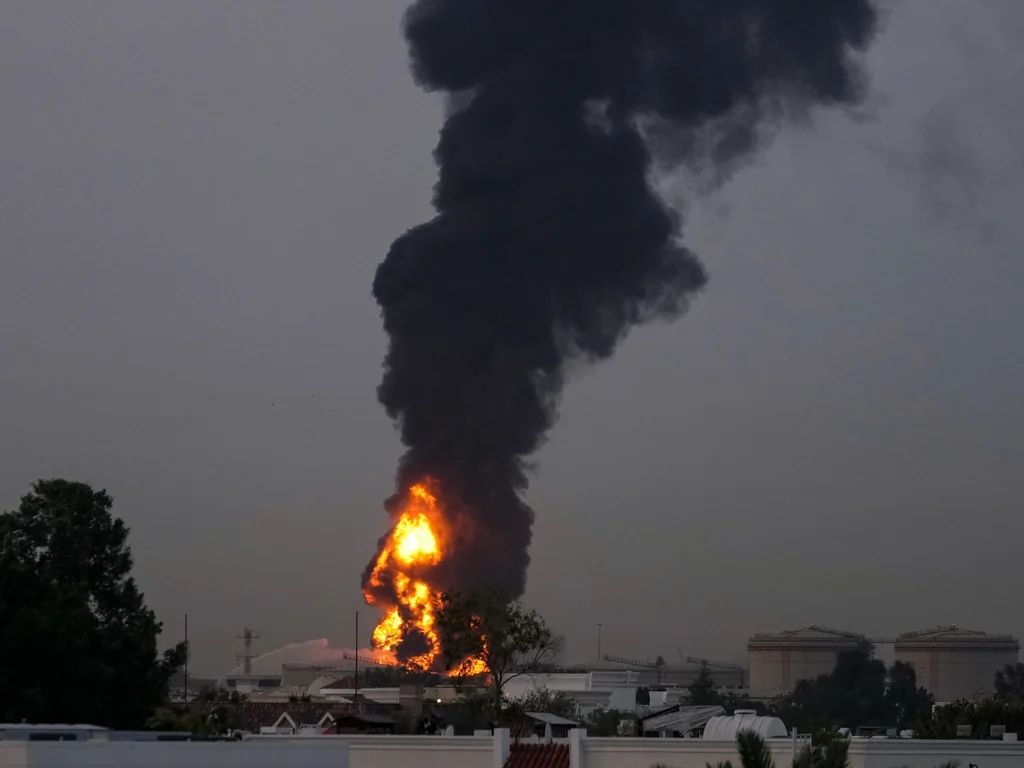 Interceptions au Koweït, Arabie saoudite et EAU; attaques en Irak