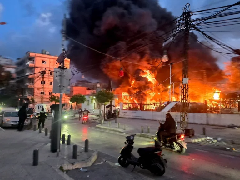 Israël frappe Beyrouth et le Sud-Liban, le Hezbollah riposte