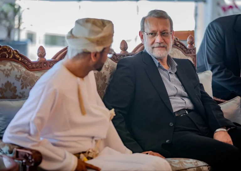 Larijani via Oman relance négociations Iran–États-Unis