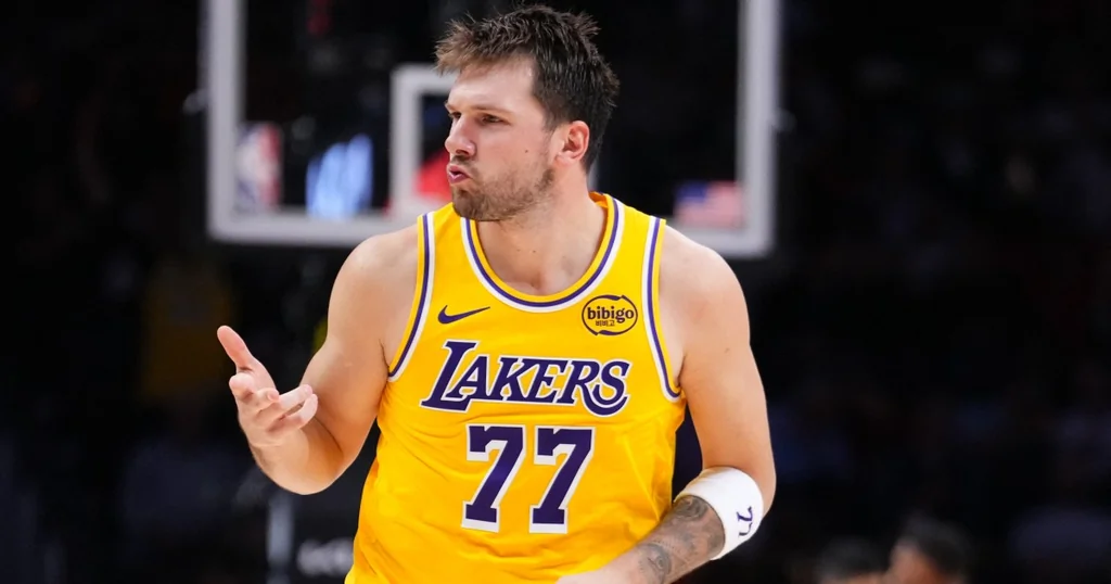 Luka Doncic 60 pts : les Lakers renversent le Heat à Miami