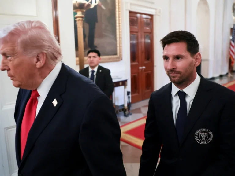 Messi critiqué pour avoir applaudi Trump à la Maison-Blanche
