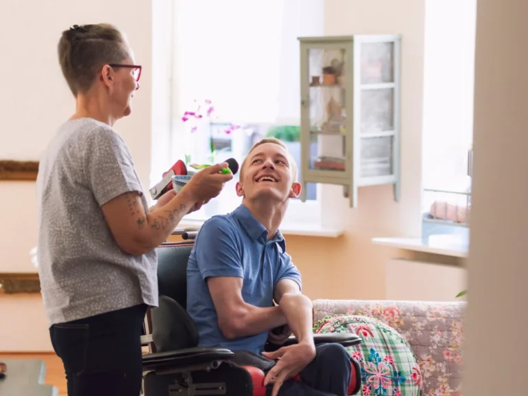 Sclérose latérale amyotrophique (SLA) : symptômes et traitements