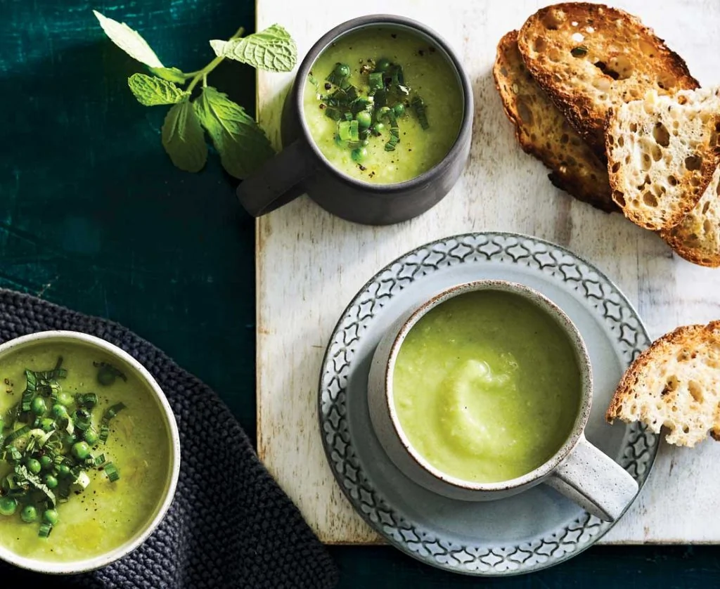 Soupe de chou-fleur aux pois et pommes de terre