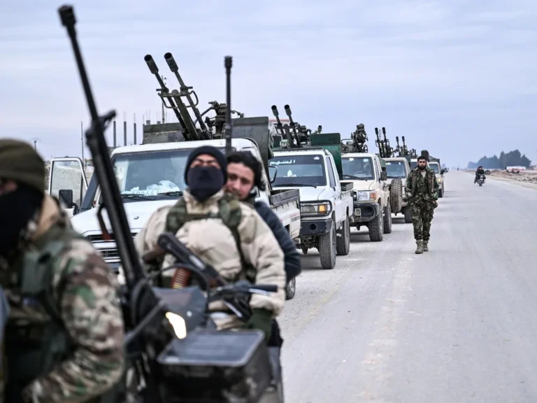 Syrie renforce ses frontières avec Liban et Irak, dément toute attaque