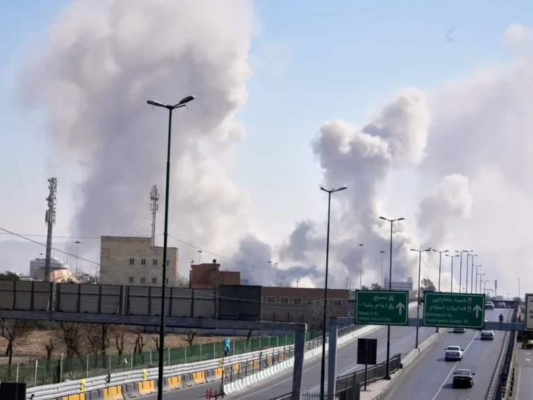 Téhéran lourdement bombardé au 7e jour de la guerre US-Israël