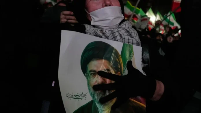 Trump: l'Iran « mendie » un accord, Téhéran durcit ses conditions