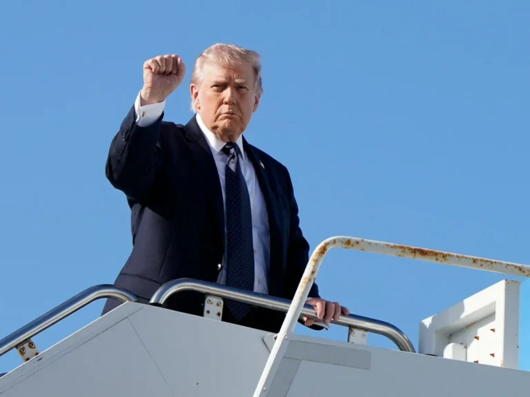 Trump rassure sur les stocks de munitions et défie l'Iran
