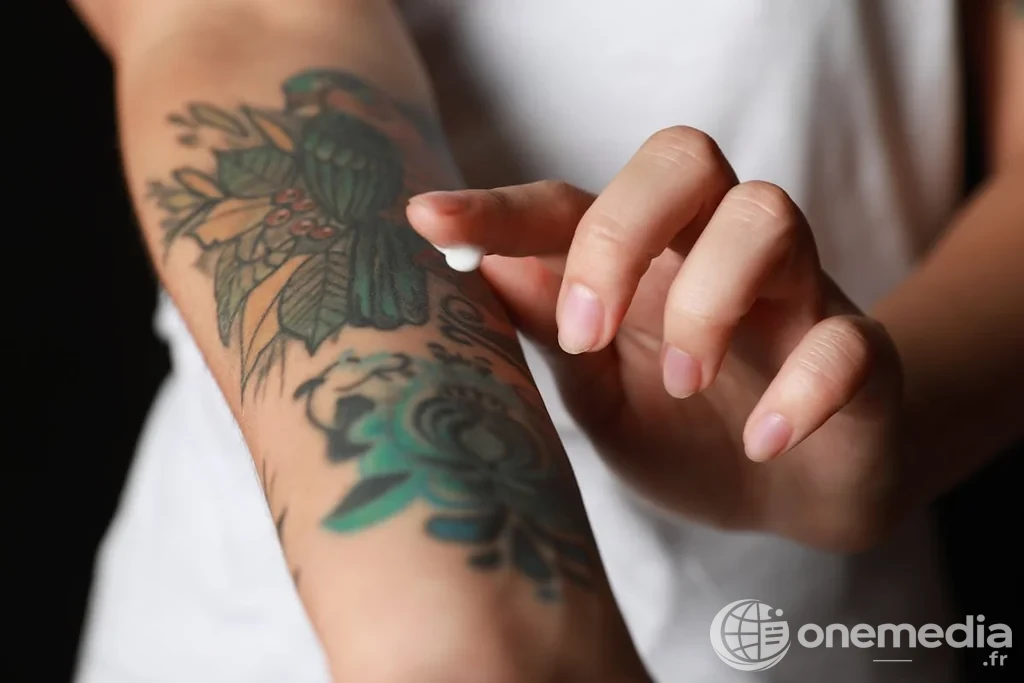 Pourquoi des boutons apparaissent-ils sur votre tatouage ?