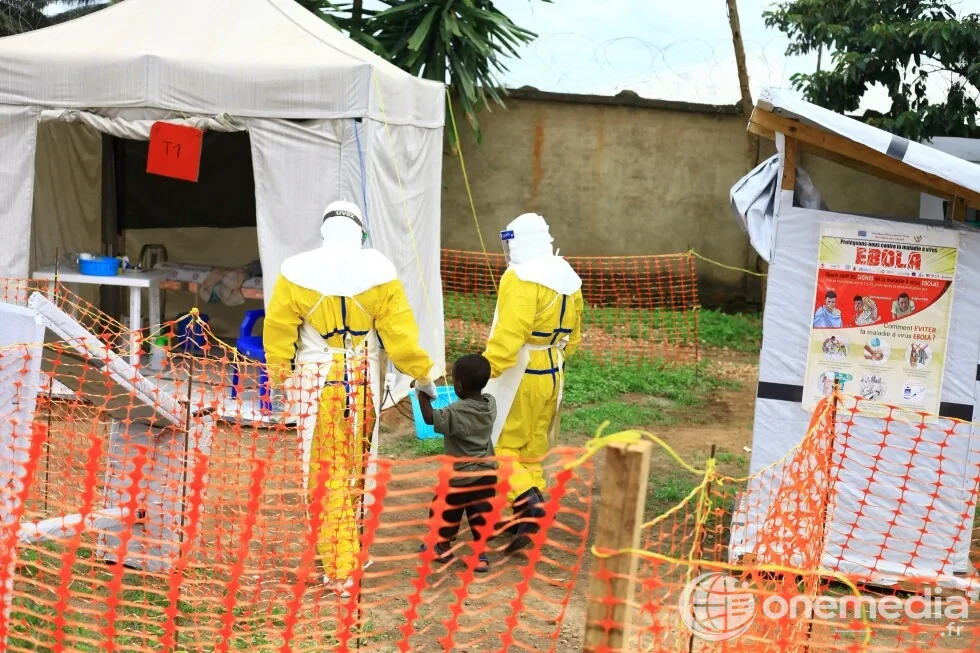 Personnel de santé et sensibilisation autour de la flambée d’Ebola en République démocratique du Congo