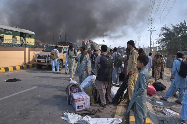 Pakistan: un attentat-suicide contre un train à Quetta fait au moins 23 morts