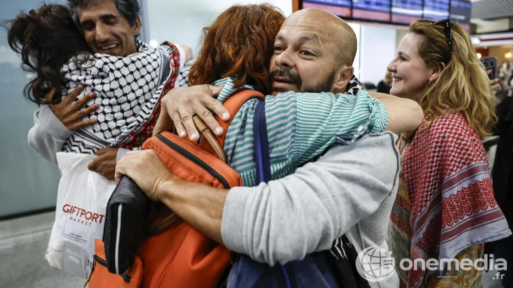Militants de la flottille pour Gaza après leur expulsion