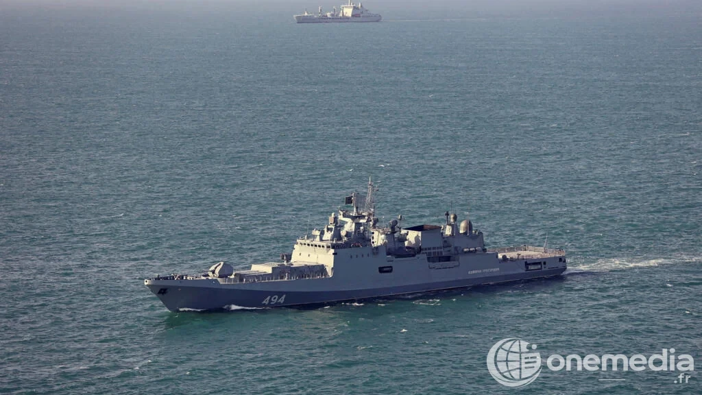La frégate russe Amiral Grigorovitch naviguant dans la Manche, le 4 juin 2026.