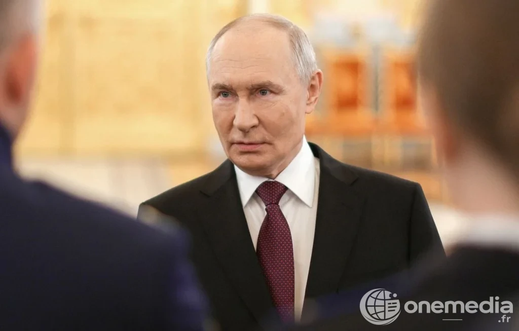 Le président russe Vladimir Poutine s'entretient avec des diplômés au Kremlin, le 23 juin 2026 (photo diffusée par l'agence publique russe Spoutnik).