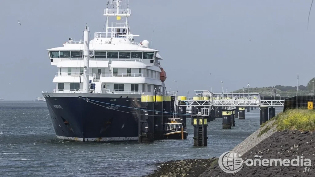 Navire de croisière MV Hondius au port de Rotterdam, le 20 mai 2026