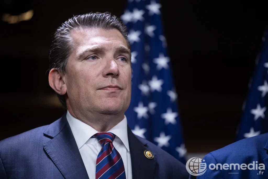 Jay Obernolte lors d’une conférence de presse au Capitole, image source Politico.