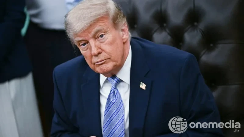 Photographie de Donald Trump dans le Bureau Ovale à la Maison Blanche, le 21 mai 2026