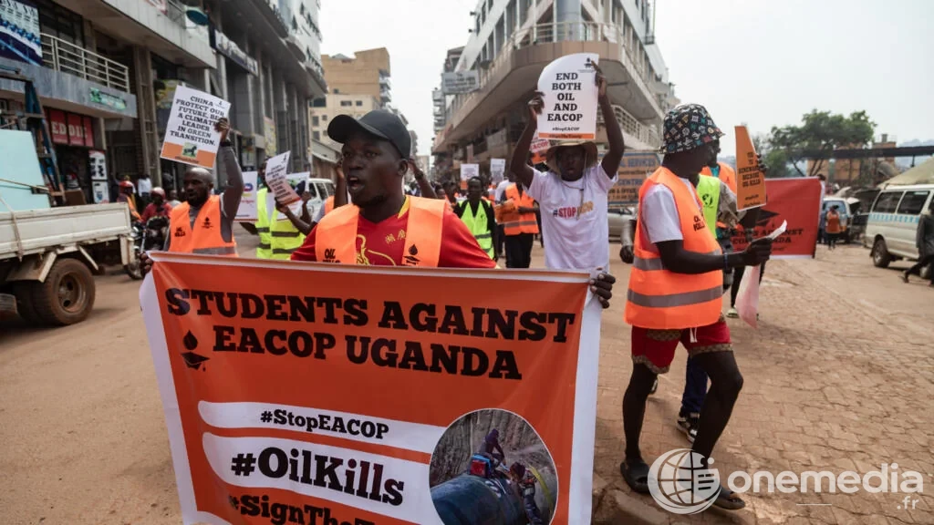 Des militants écologistes lors d’une manifestation à Kampala