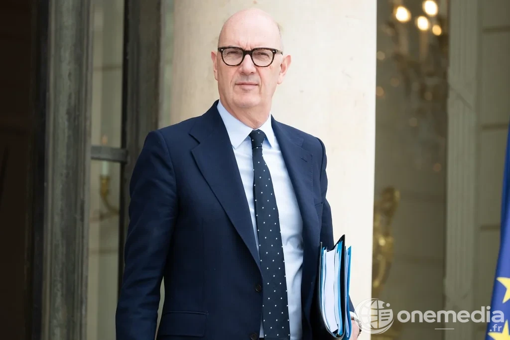 Réunion hebdomadaire du cabinet à l'Élysée, contexte du réexamen des prévisions économiques françaises