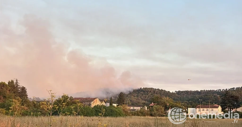 Fumée de l'incendie près de Brignoles dans le Var le 29 juillet 2026
