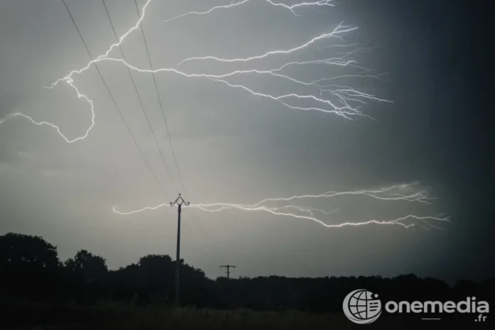 Carte météo illustrant le risque d'orages en France le 16 juillet 2026