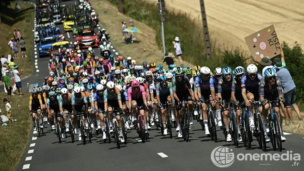 Le peloton du Tour de France lors de la 8e étape 2026