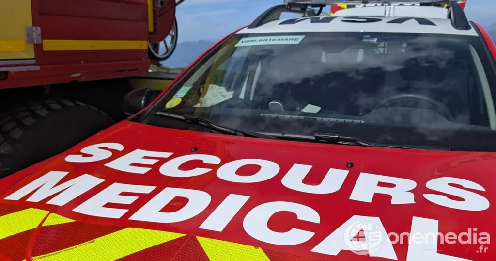 Tour de France à Ussel, où un véhicule de presse a percuté des barrières