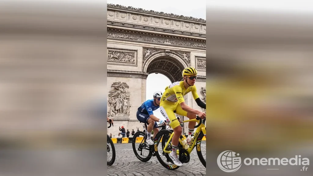 Un coureur du Tour de France sur la route lors de l'édition 2026