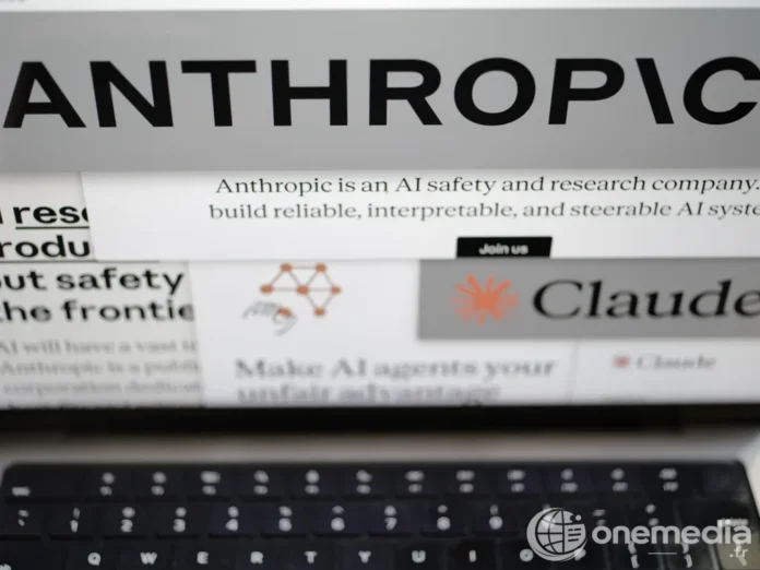 Écran affichant les logos d’Anthropic et de Claude