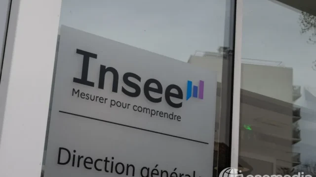 Enseigne de l'Insee, dont les indicateurs de conjoncture sont publiés en août 2026