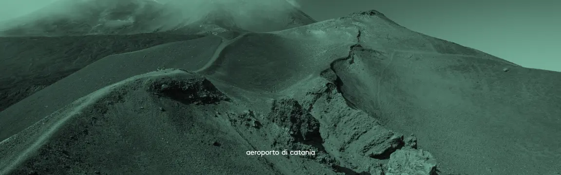 Panache volcanique de l’Etna illustrant la perturbation du trafic aérien à Catane