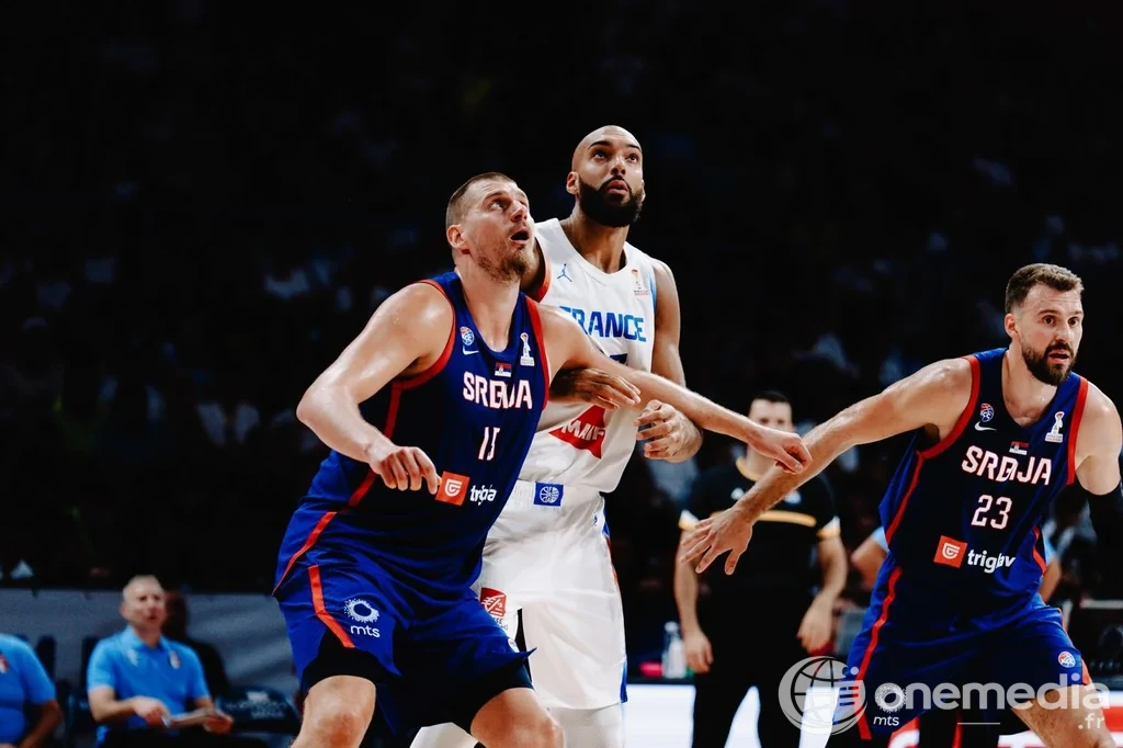 Joueurs de l'équipe de France de basket lors du match amical contre la Serbie