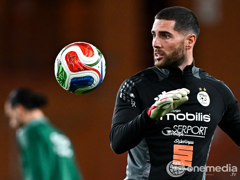 Luca Zidane à l’échauffement avec l’Algérie avant un match amical à Gênes, le 27 mars 2026.