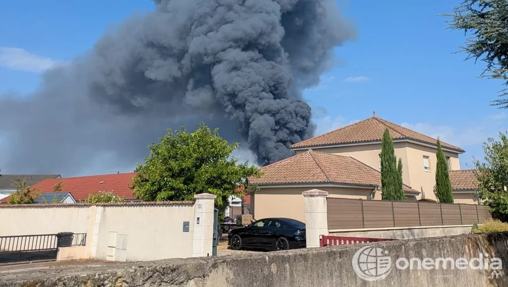 Panache de fumée noire près de Gandrange après l'incendie du 2 août 2026