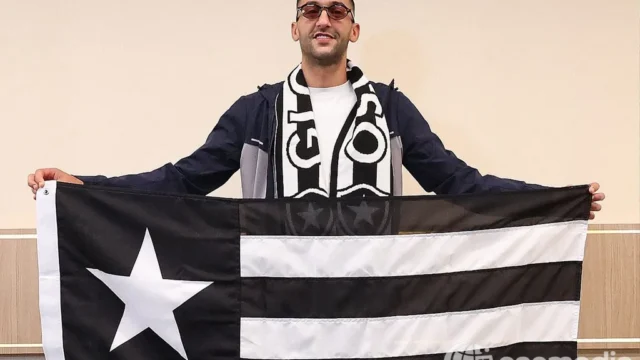 Hakim Ziyech à son arrivée à Rio de Janeiro pour finaliser son transfert à Botafogo