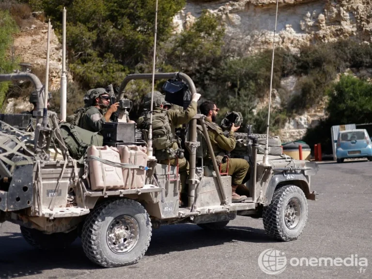 Véhicule militaire de l’État sioniste près de la frontière avec le sud du Liban