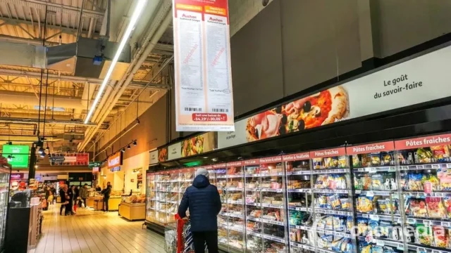 Rayon frais et traiteur d'un supermarché, illustration