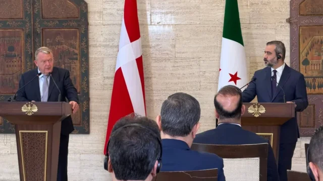 Assaad al-Chibani lors de la rencontre avec Lars Løkke Rasmussen à Damas