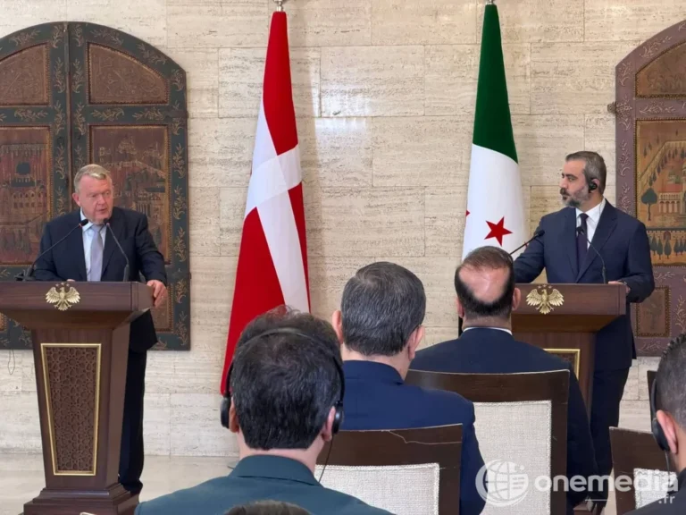 Assaad al-Chibani lors de la rencontre avec Lars Løkke Rasmussen à Damas