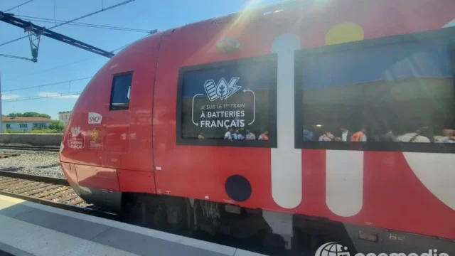 Rame TER à batteries lors de sa mise en circulation entre Nîmes et Vauvert