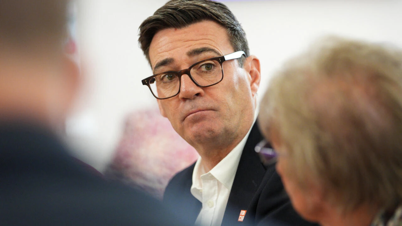 Le Premier ministre britannique Andy Burnham lors d’un déplacement public en Angleterre le 9 octobre 2026.