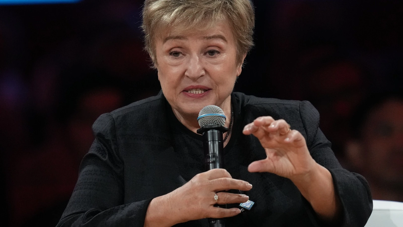 Kristalina Georgieva intervient lors d’un forum sur l’IA pendant les réunions annuelles du FMI et de la Banque mondiale à Bangkok.